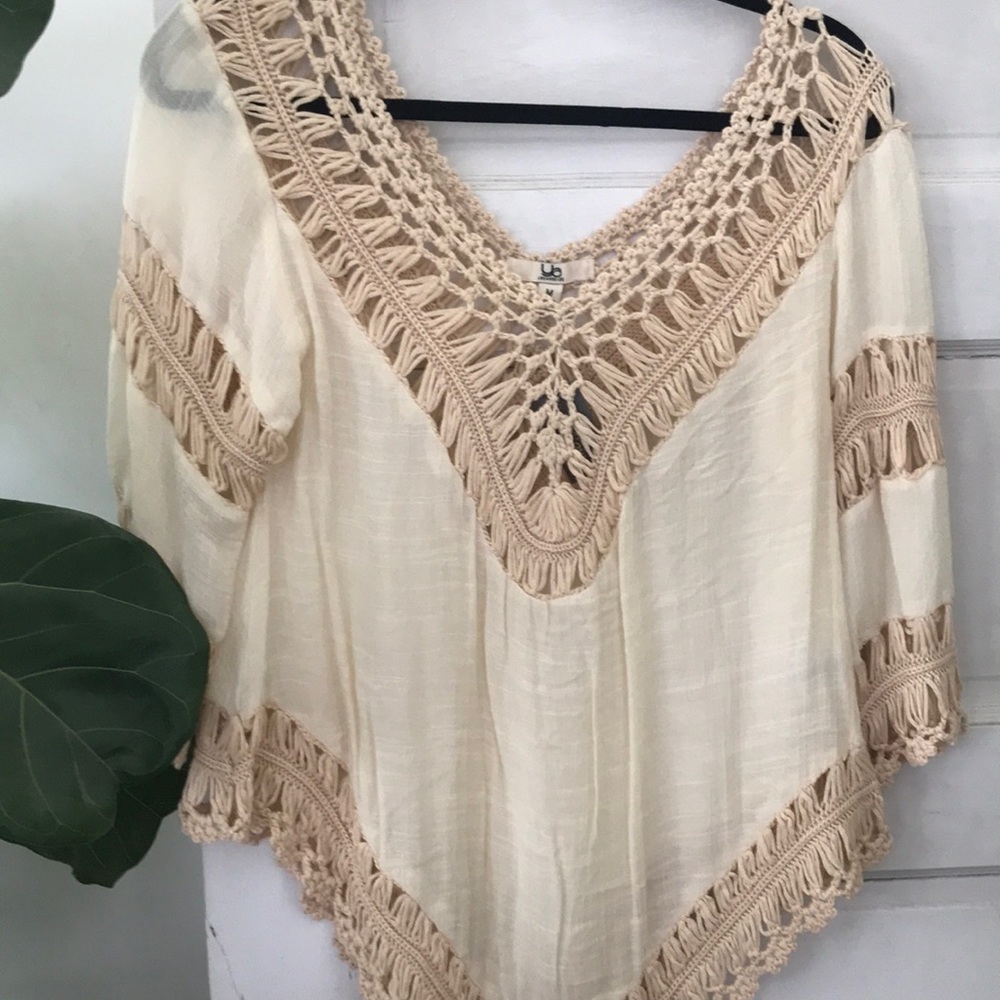 Boho lightweight cream top size M, nwt